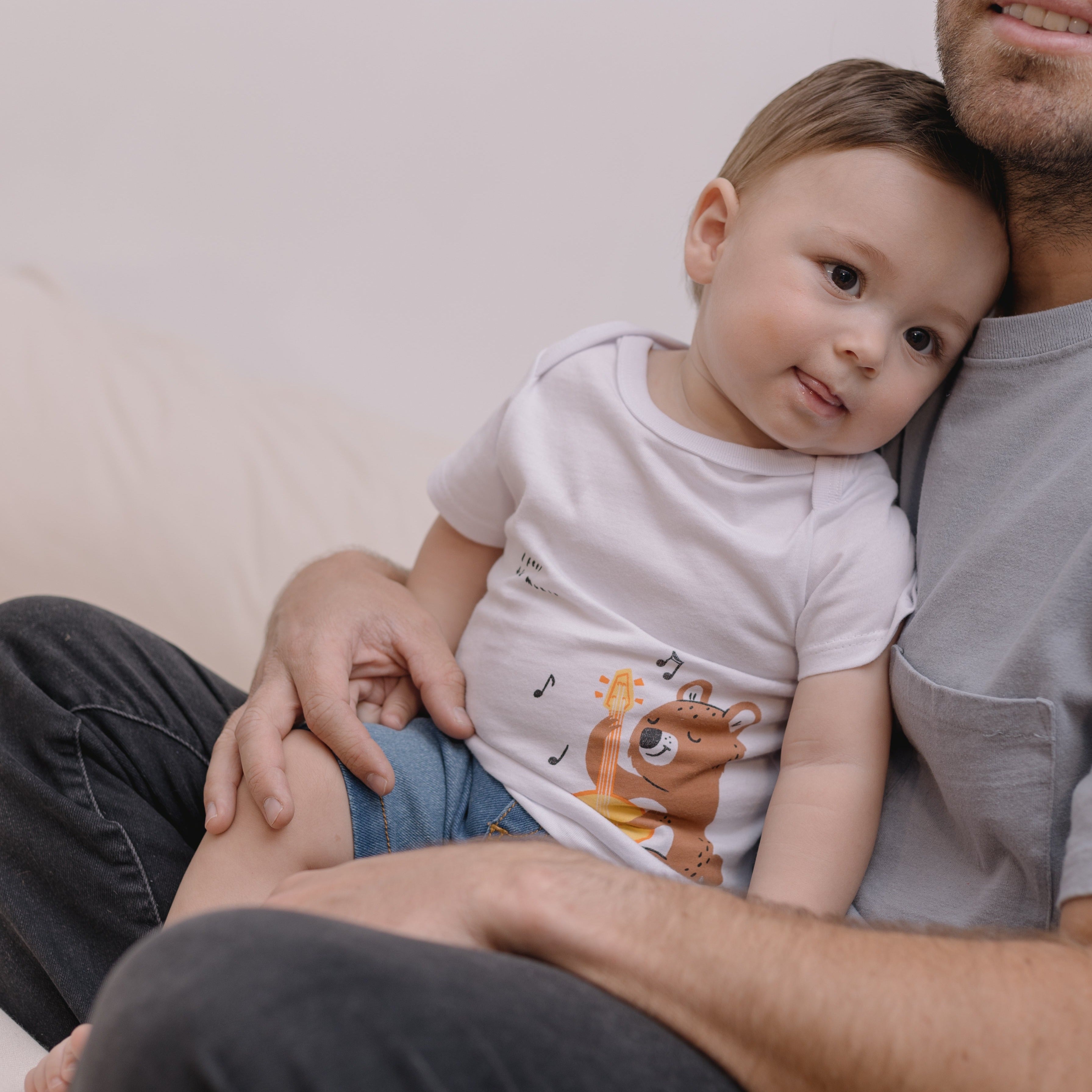 Conjunto corto de polera bermuda en denim para recién nacido niño