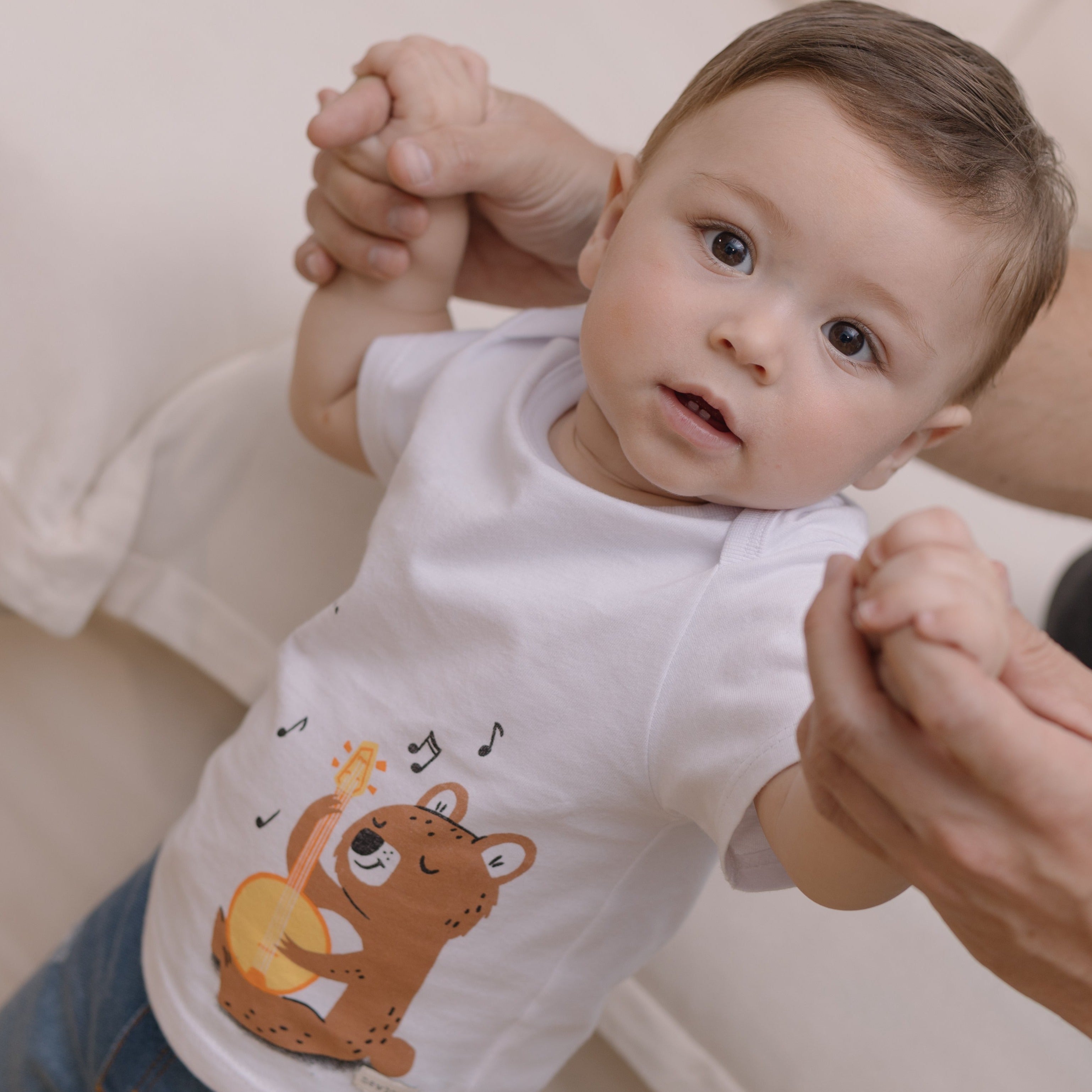 Conjunto corto de polera oso bermuda en denim para recién nacido niño